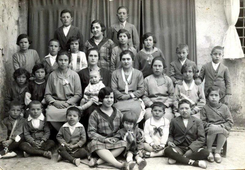 Vecinos de Riego Nuevo, anos 30.jpg