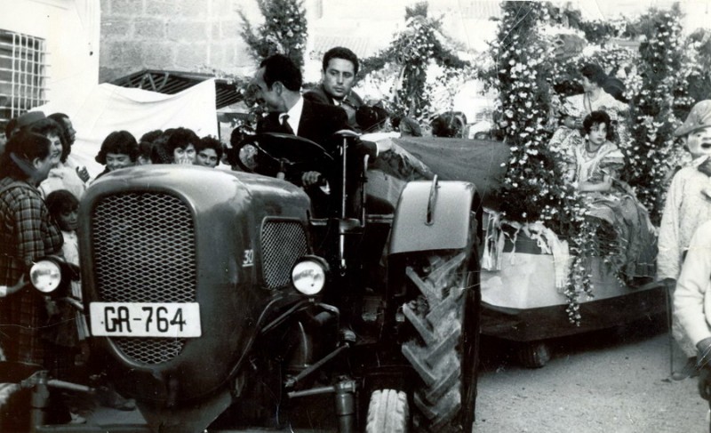 Carrozas de los anos 50..jpg