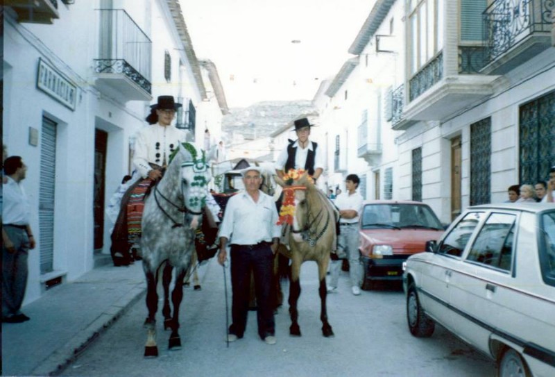 Carrozas en las fiestas de agosto, anos 90..jpg