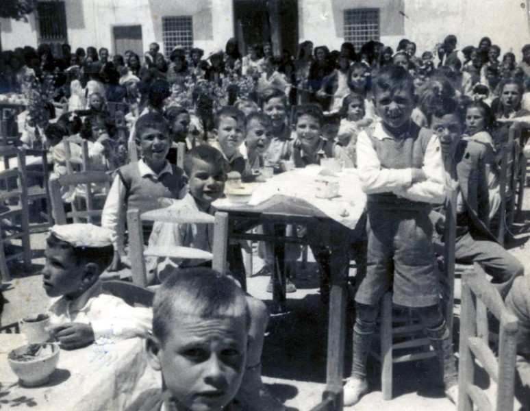 Chocolate en la plaza en los anos  50.jpg