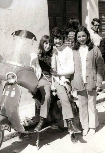 Amigas en la vespa, Principio de los anos 60.jpg