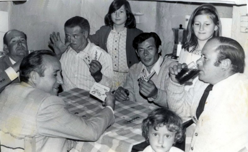 Jugando al truque, anos 60.jpg