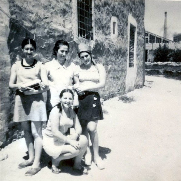 Muchahas de Galera en Molina del Segura, anos 70.jpg