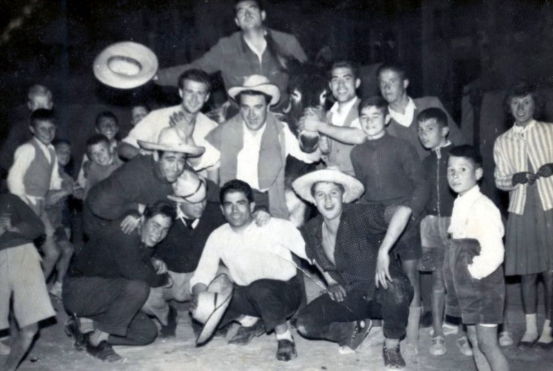 Amigos de farra en los anos 50..jpg