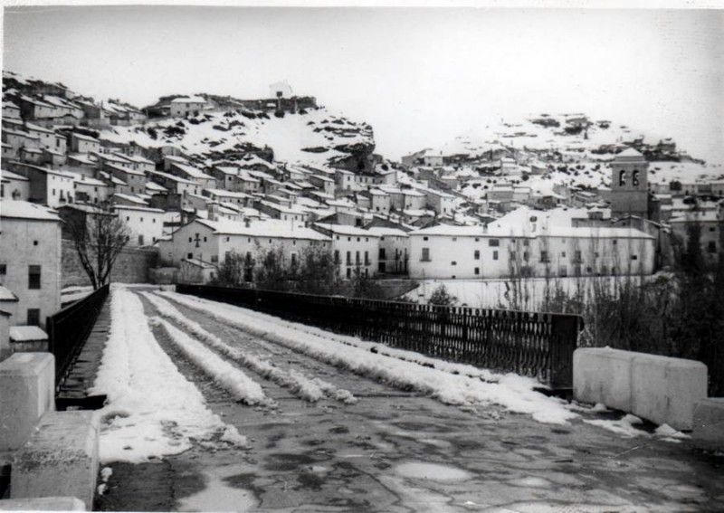 Nieve en el puente de hierro. Principios de los 60.jpg