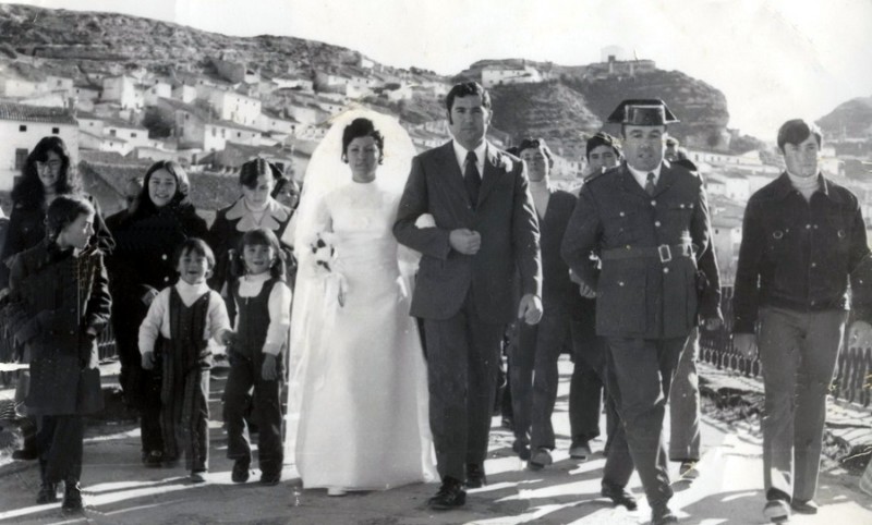 Novios en el puente. anos70.jpg