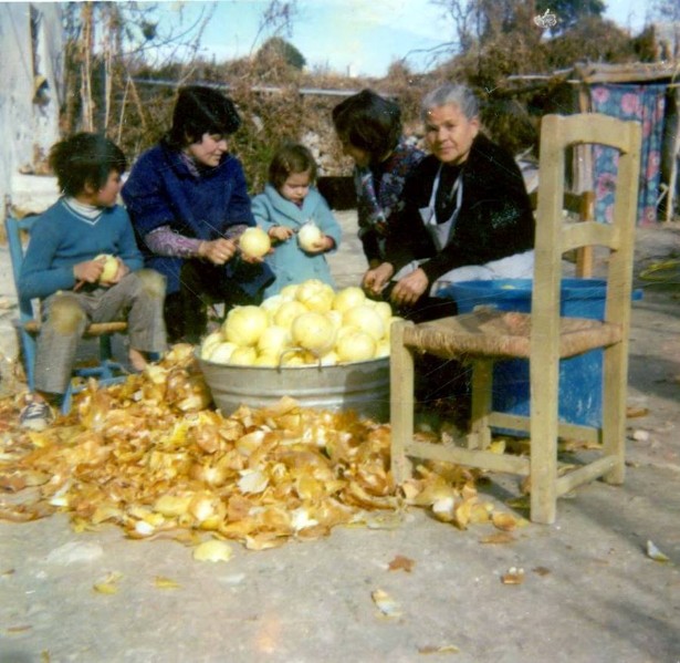 Pelando la cebolla. Anos 70.jpg