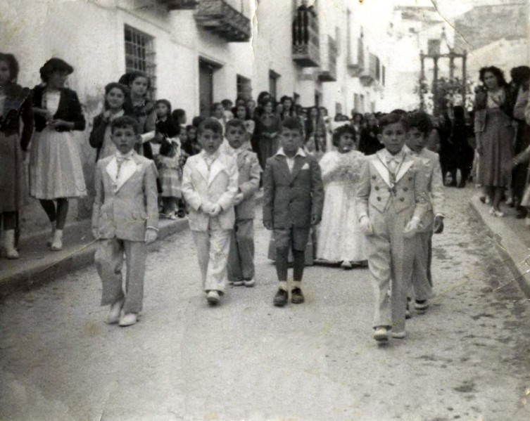 Primera comunión en los anos 40..jpg