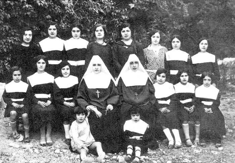 57. Monjas y discipulas.JPG