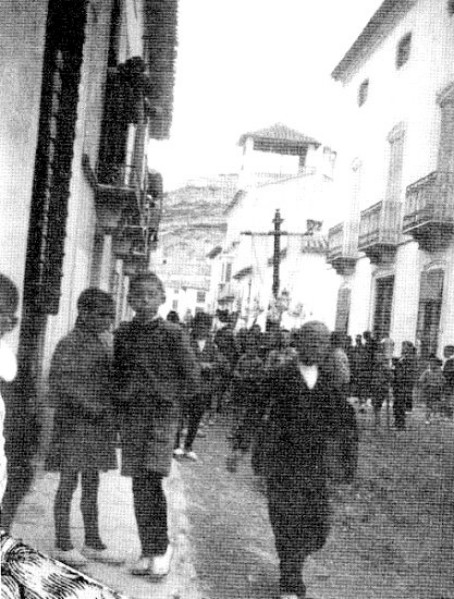 58. Cruz guia en Jueves santo. Antes de 1936..JPG