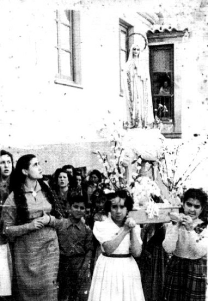 77. La virgen de Fatima y las niñas. 1945.JPG